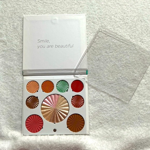 New OFRA Face & Eyeshadow Palette - Picture 4 of 4